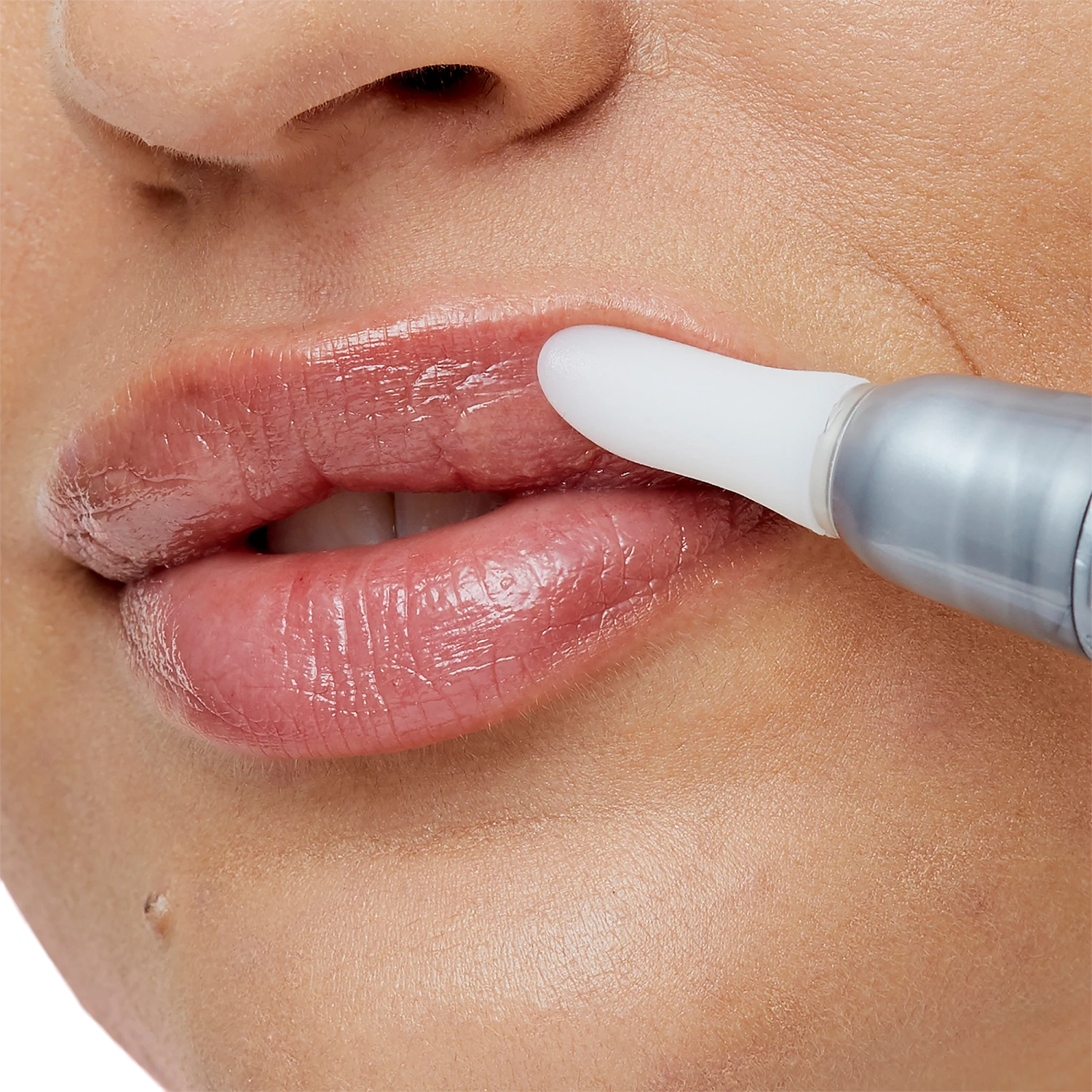 SEXY MOTHER PUCKER FILL SEEKER PLUMPING & REJUVENATING LIP SERUM 4 SEXY MOTHER PUCKER FILL SEEKER PLUMPING & REJUVENATING LIP SERUM - Image 4