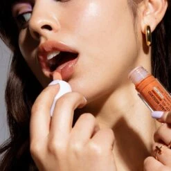 HYDRATING TINTED LIP OIL -Cosmetics Store 2606636 alt02